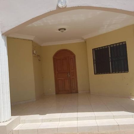 Touray Guest House Old Yundum Екстер'єр фото