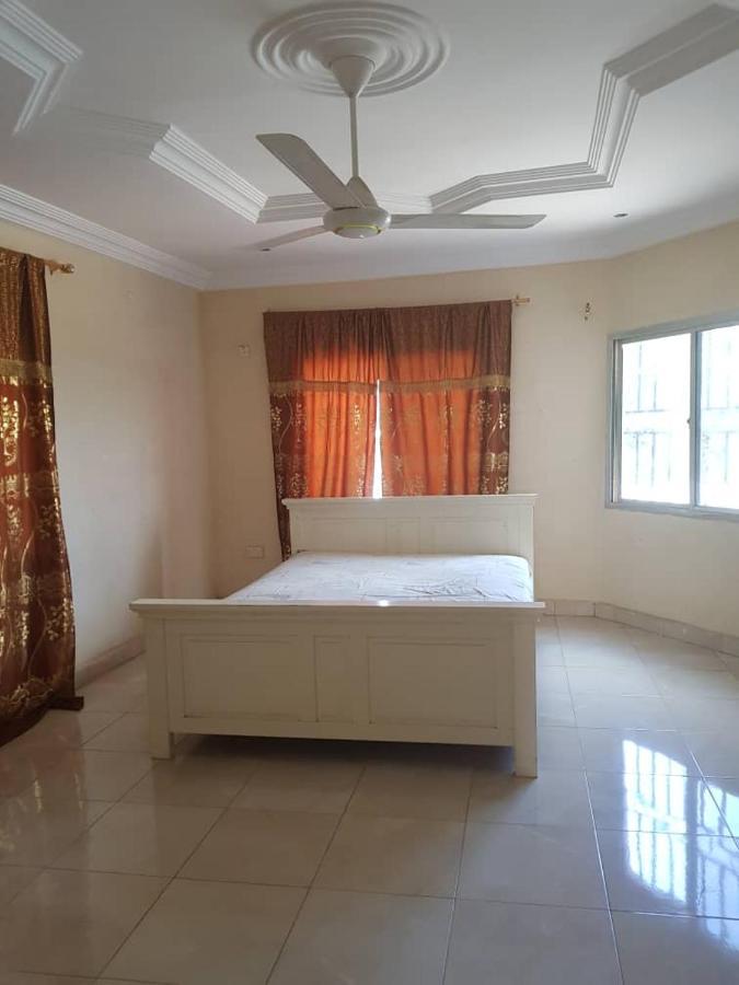 Touray Guest House Old Yundum Екстер'єр фото