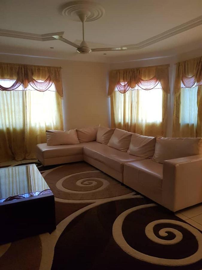 Touray Guest House Old Yundum Екстер'єр фото