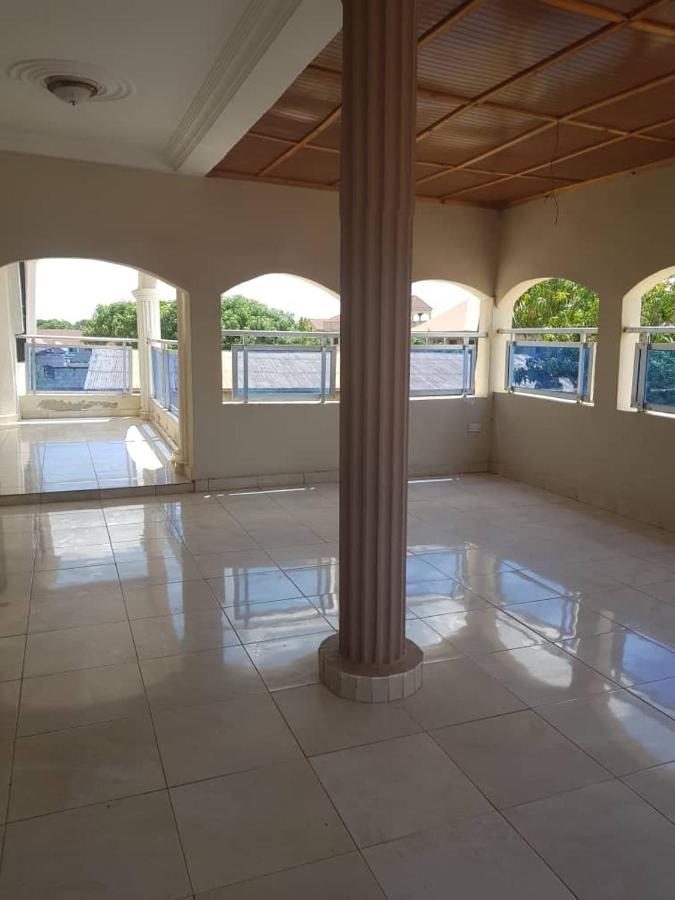 Touray Guest House Old Yundum Екстер'єр фото