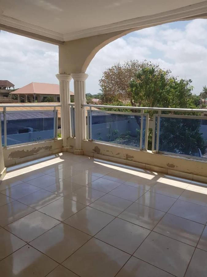 Touray Guest House Old Yundum Екстер'єр фото
