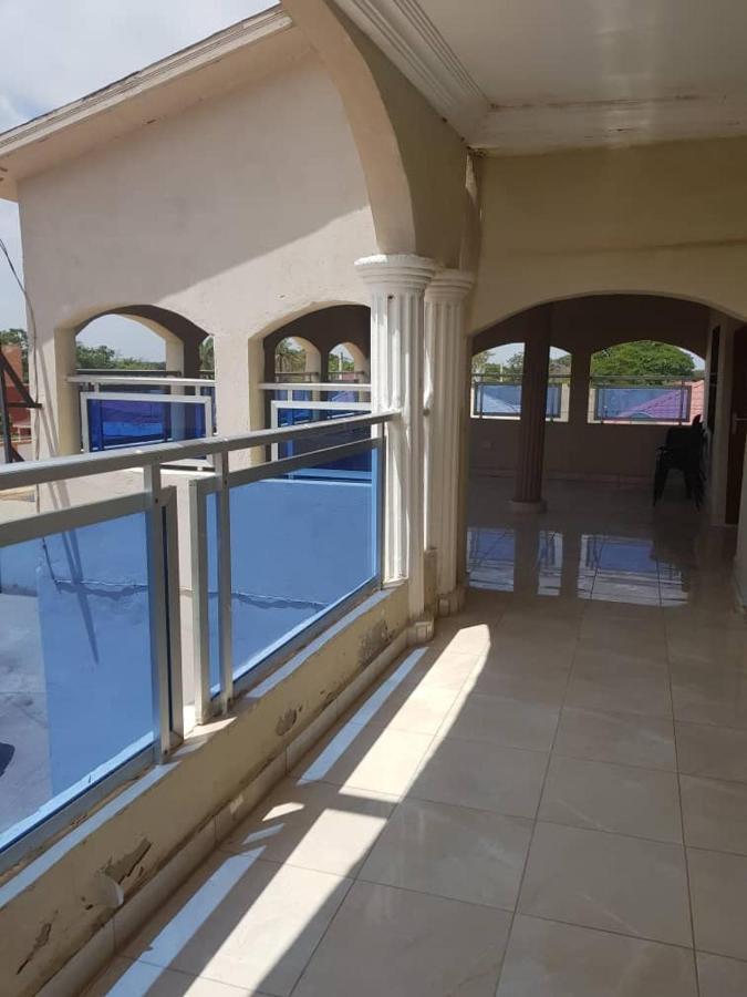 Touray Guest House Old Yundum Екстер'єр фото