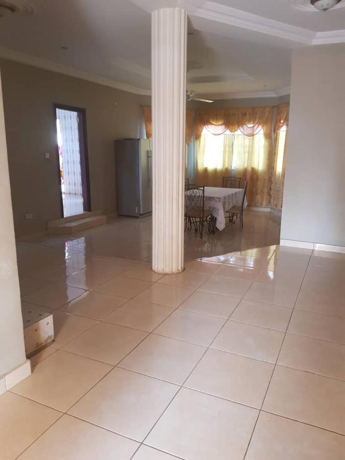 Touray Guest House Old Yundum Екстер'єр фото