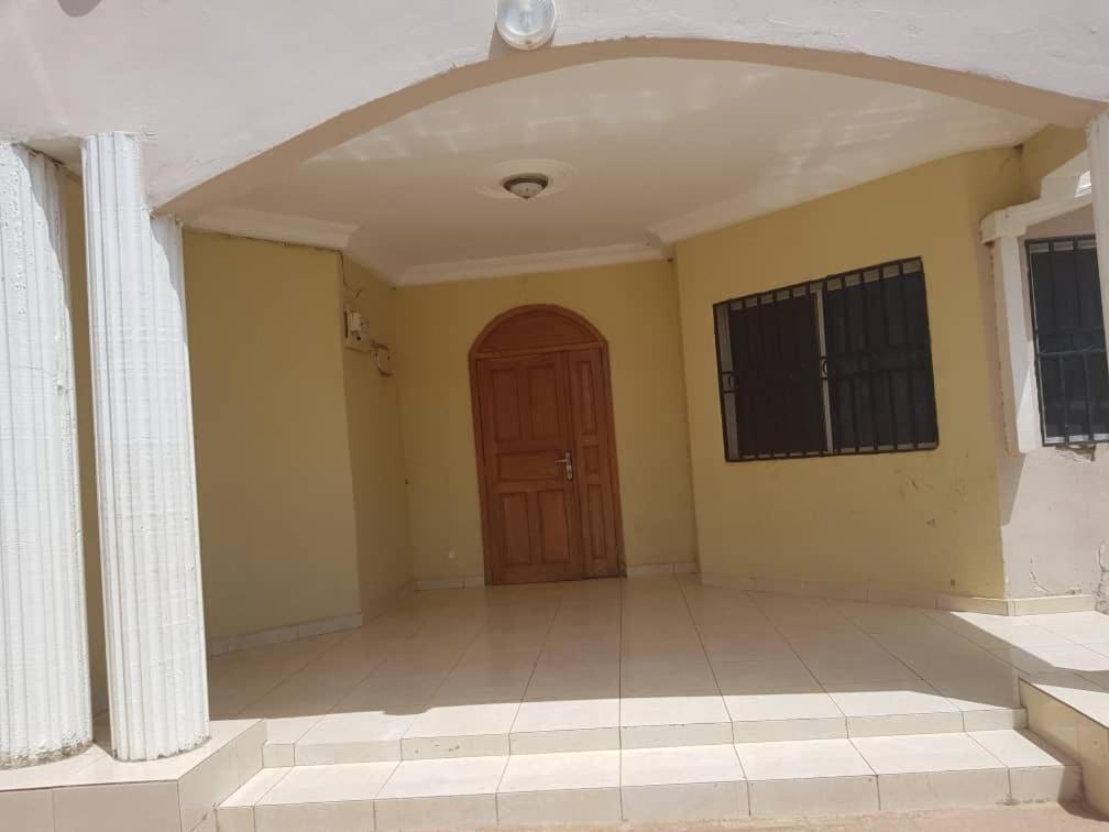 Touray Guest House Old Yundum Екстер'єр фото